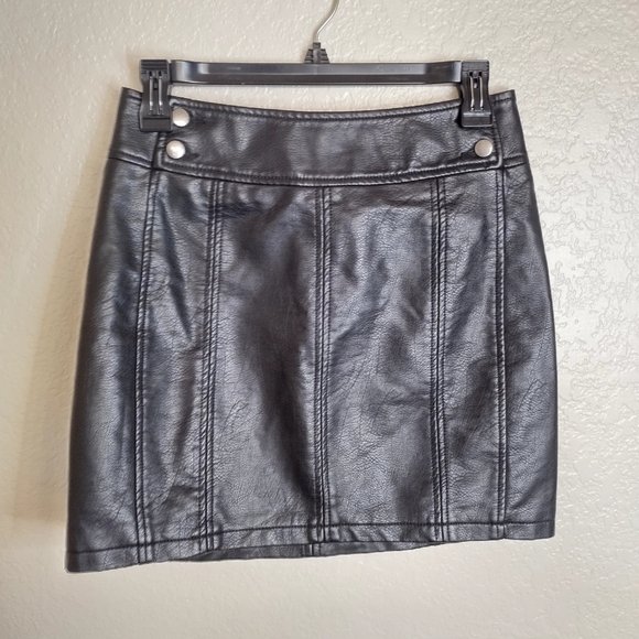 Free People Dresses & Skirts - Free People Soft Vegan Faux Leather Mini Skirt Waist Zipper Black Sz 2